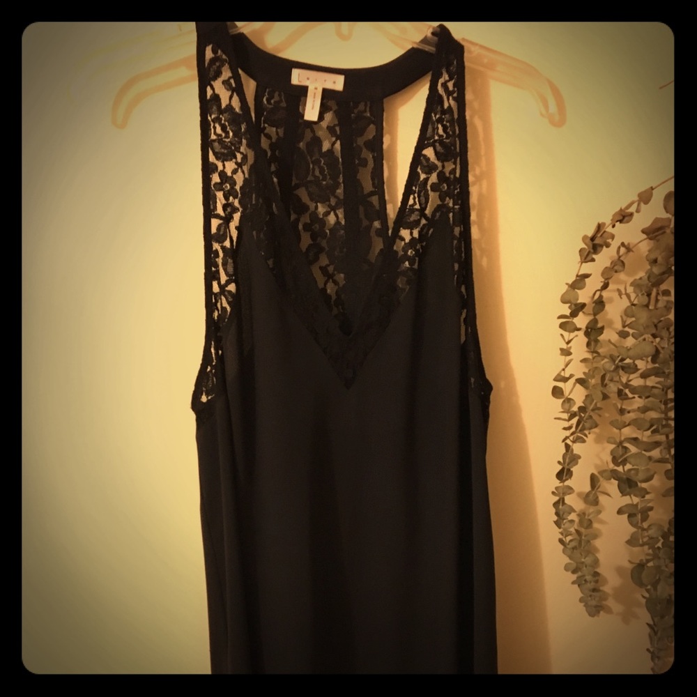 Dress or tunic with lace